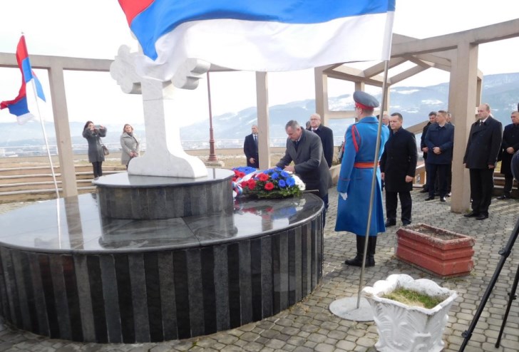 ПОВОДОМ ОБЕЛЕЖАВАЊА 9. ЈАНУАРА: Положен венац погинулим борцима Војске Републике Српске